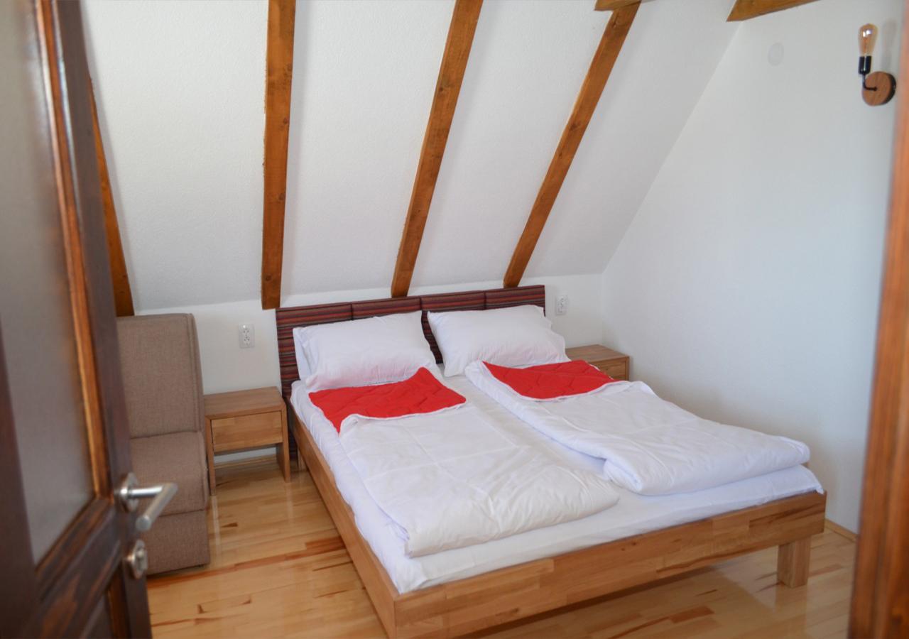 Konoba Ognjiste Bed and Breakfast Sokolac  Exteriör bild