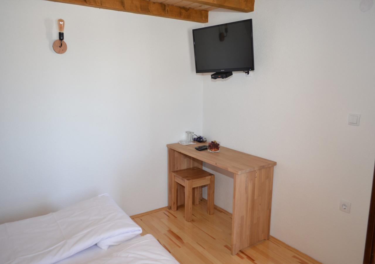 Konoba Ognjiste Bed and Breakfast Sokolac  Exteriör bild