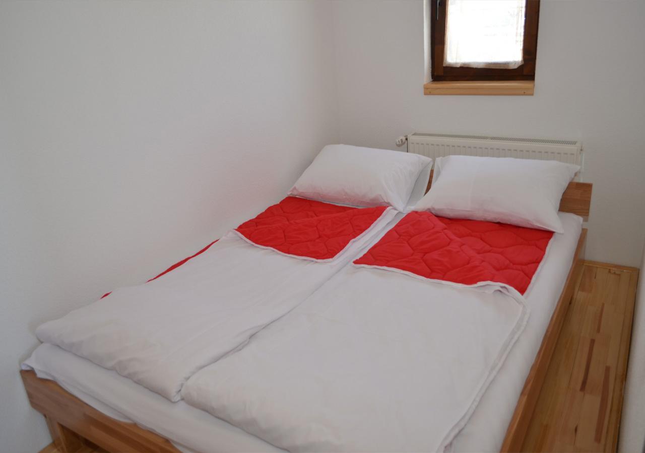 Konoba Ognjiste Bed and Breakfast Sokolac  Exteriör bild