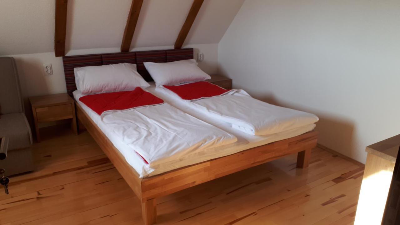 Konoba Ognjiste Bed and Breakfast Sokolac  Exteriör bild
