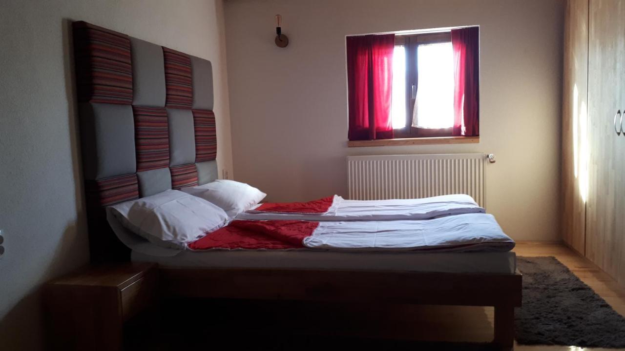 Konoba Ognjiste Bed and Breakfast Sokolac  Exteriör bild