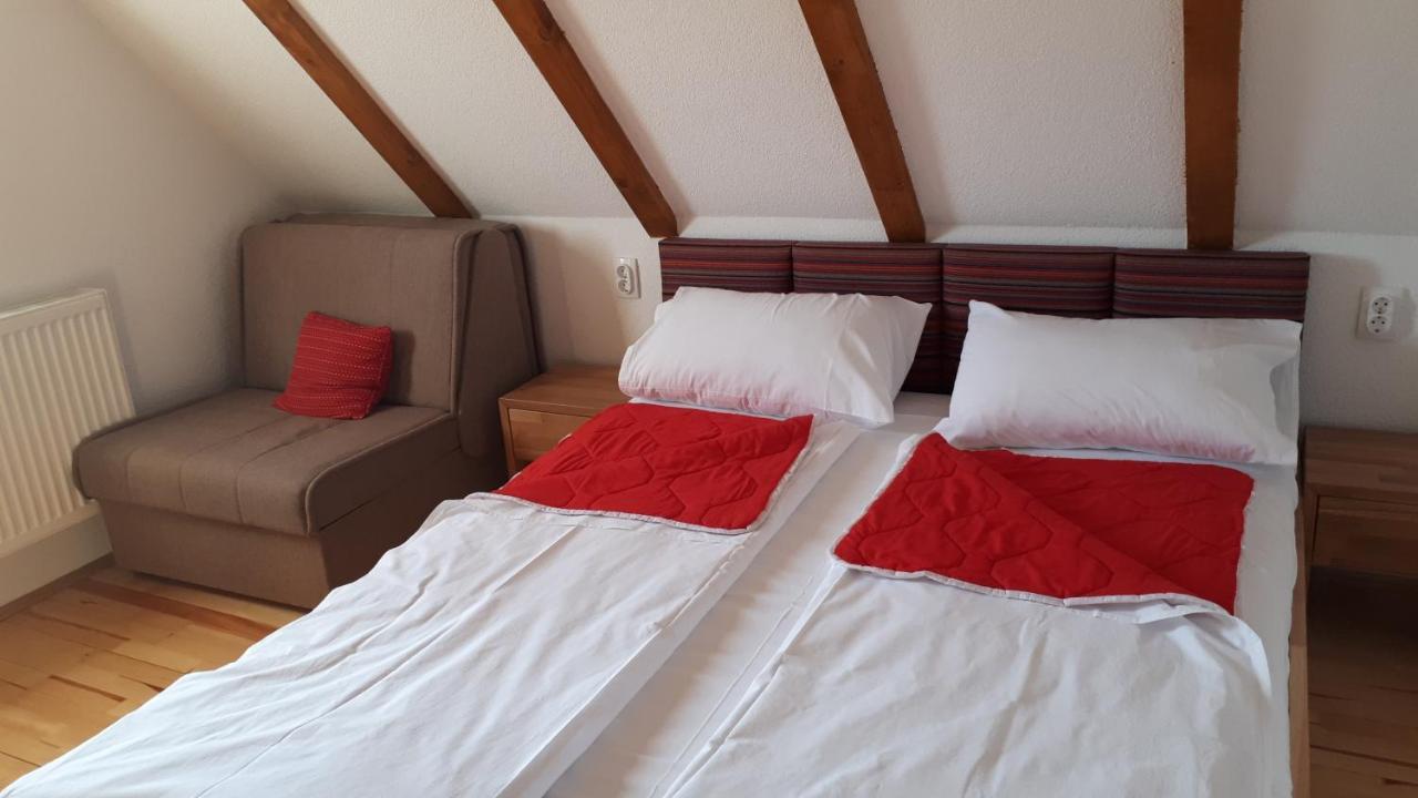 Konoba Ognjiste Bed and Breakfast Sokolac  Exteriör bild