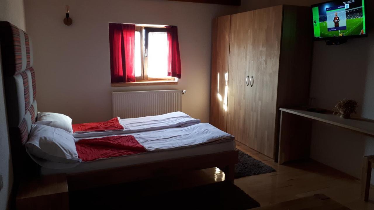 Konoba Ognjiste Bed and Breakfast Sokolac  Exteriör bild