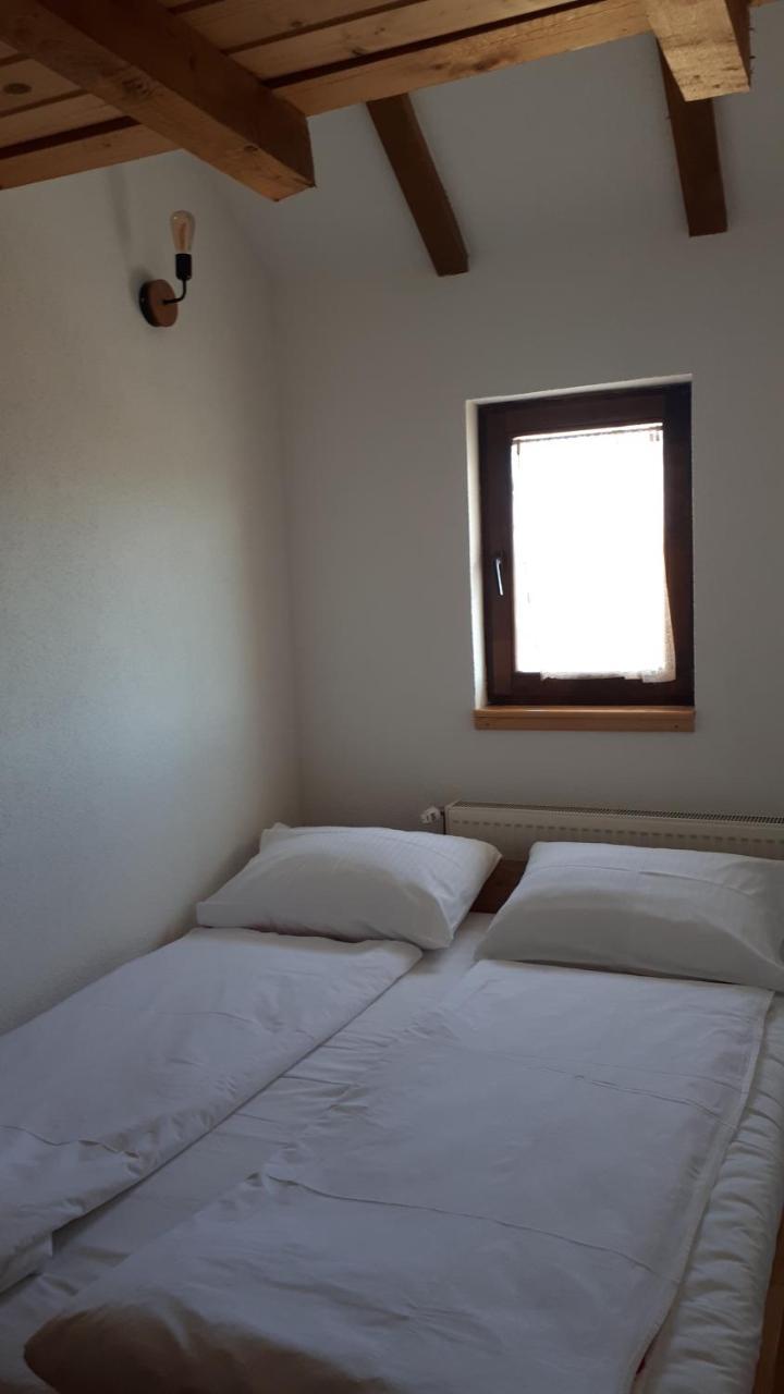Konoba Ognjiste Bed and Breakfast Sokolac  Exteriör bild