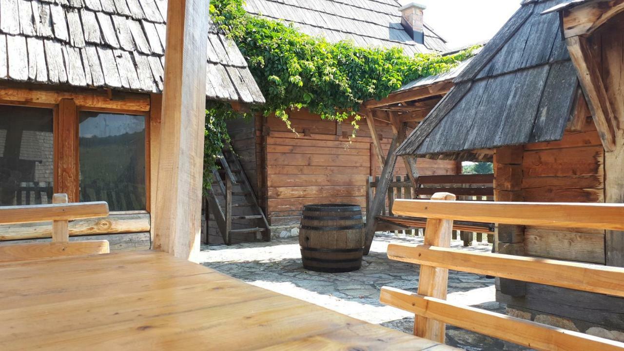 Konoba Ognjiste Bed and Breakfast Sokolac  Exteriör bild