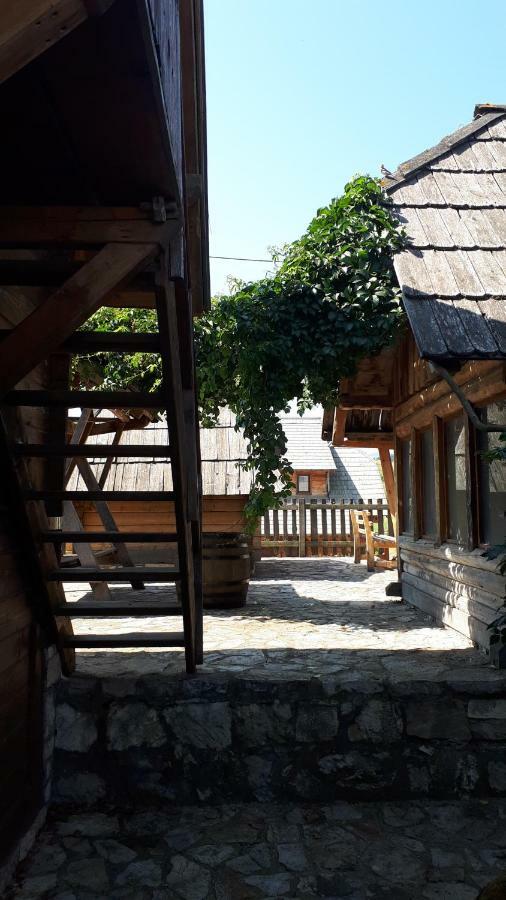 Konoba Ognjiste Bed and Breakfast Sokolac  Exteriör bild