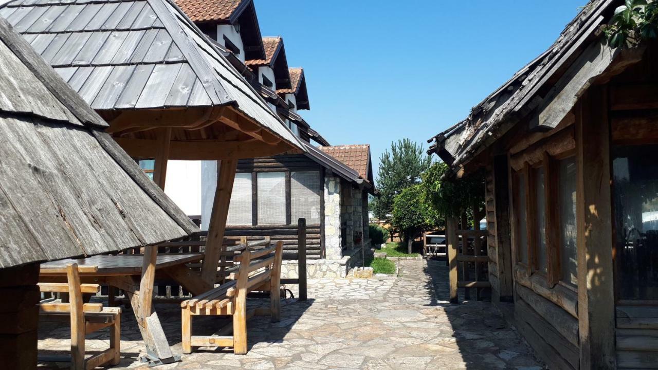 Konoba Ognjiste Bed and Breakfast Sokolac  Exteriör bild