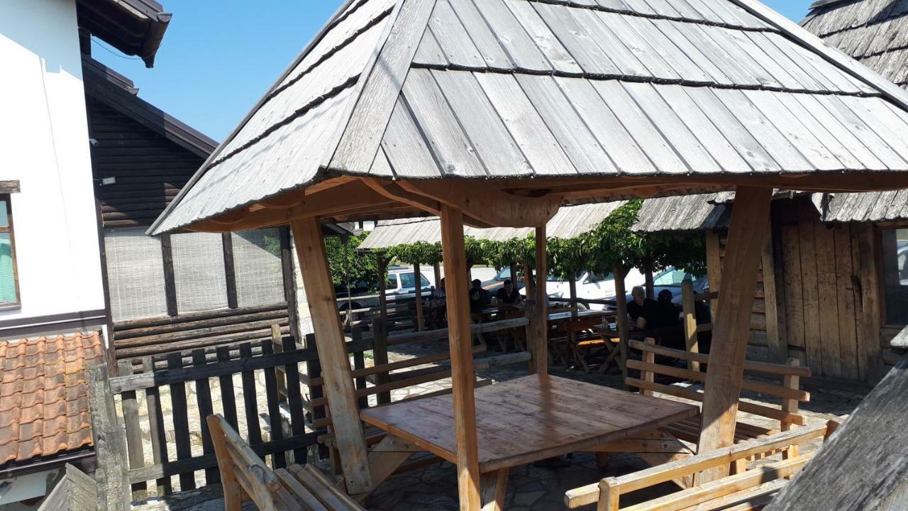 Konoba Ognjiste Bed and Breakfast Sokolac  Exteriör bild