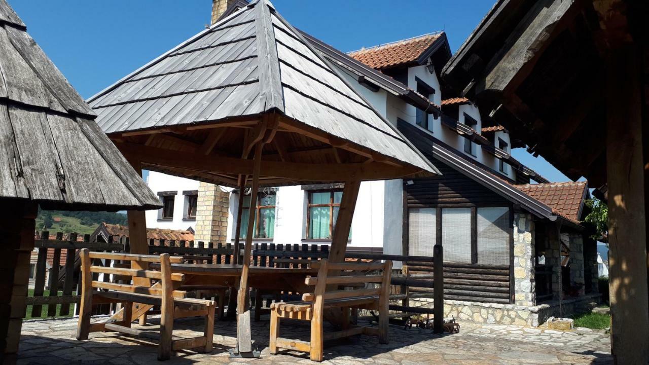 Konoba Ognjiste Bed and Breakfast Sokolac  Exteriör bild