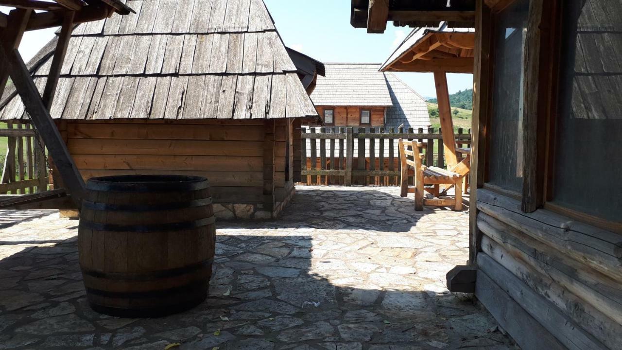 Konoba Ognjiste Bed and Breakfast Sokolac  Exteriör bild