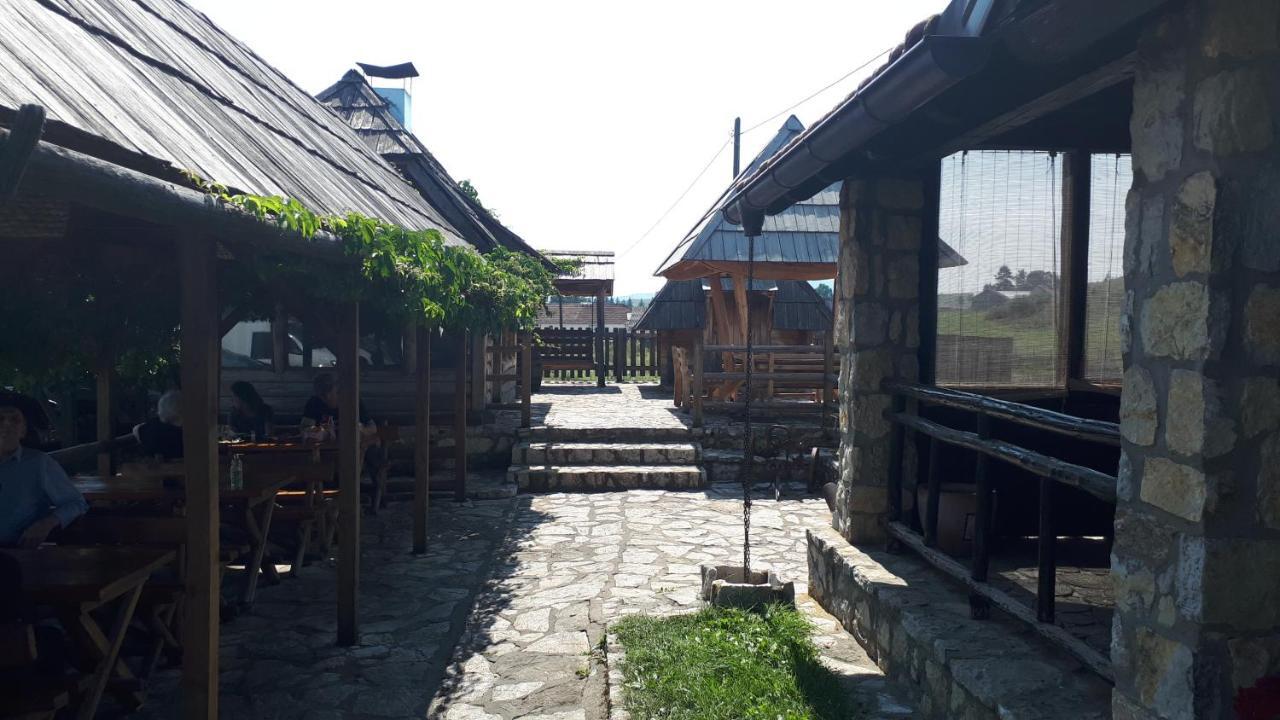 Konoba Ognjiste Bed and Breakfast Sokolac  Exteriör bild